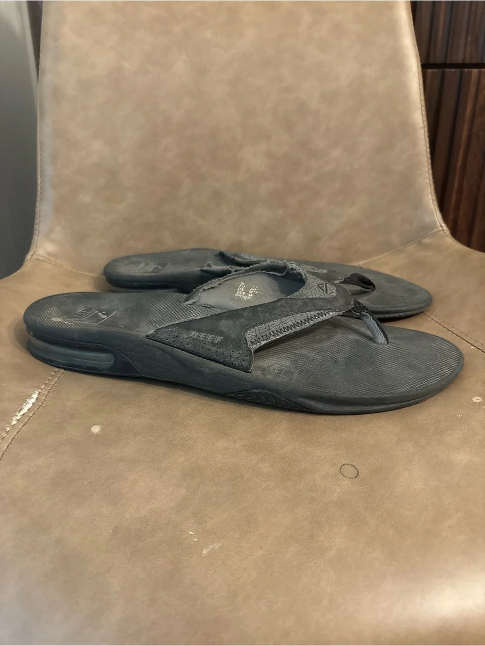 Reef black bottle opener flip flops sandals size 13